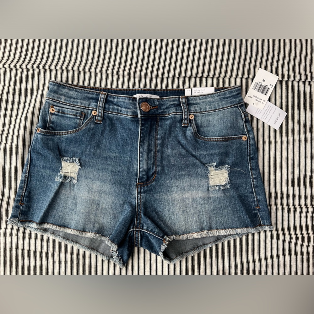 MSRP $78.00 STS Blue Women's Aubrey Mid Rise Short Size 28 NWT